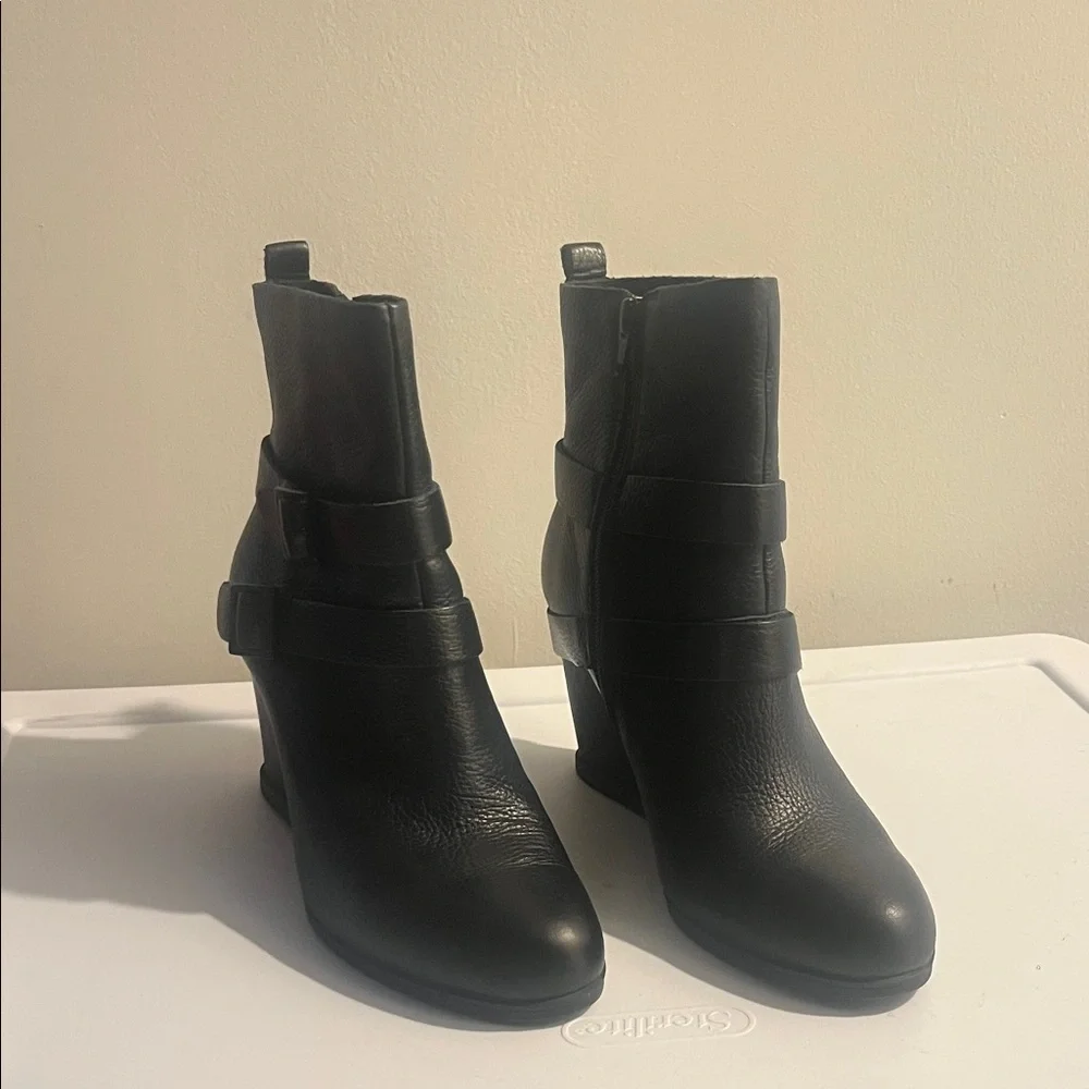 Black KORK -EASE Ankle Boots - Picture 1 of 7